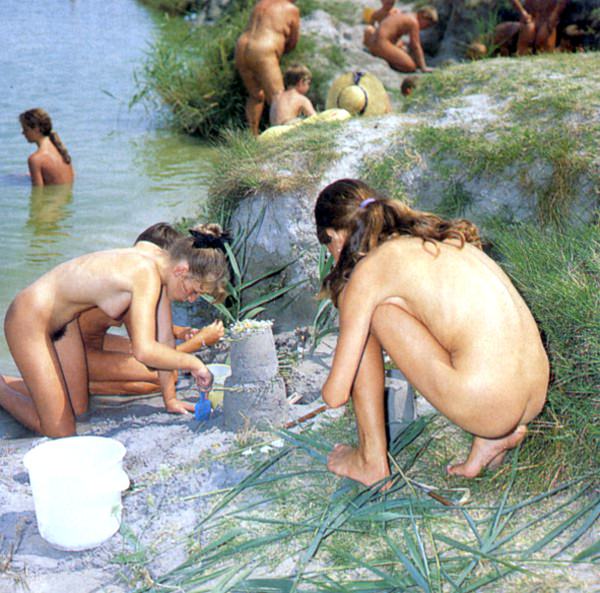 Retro of the girl and boys nudists | Russianbare