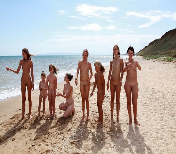 Photoset of nudists on a beach | Russianbare