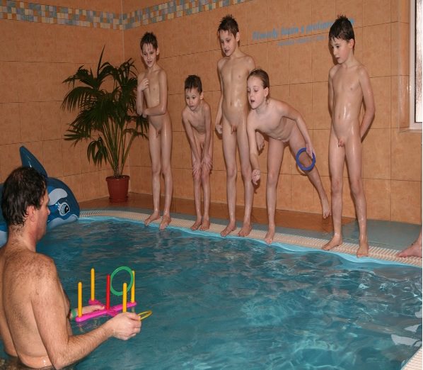 The pool in hotel - a photo of nudists | Russianbare