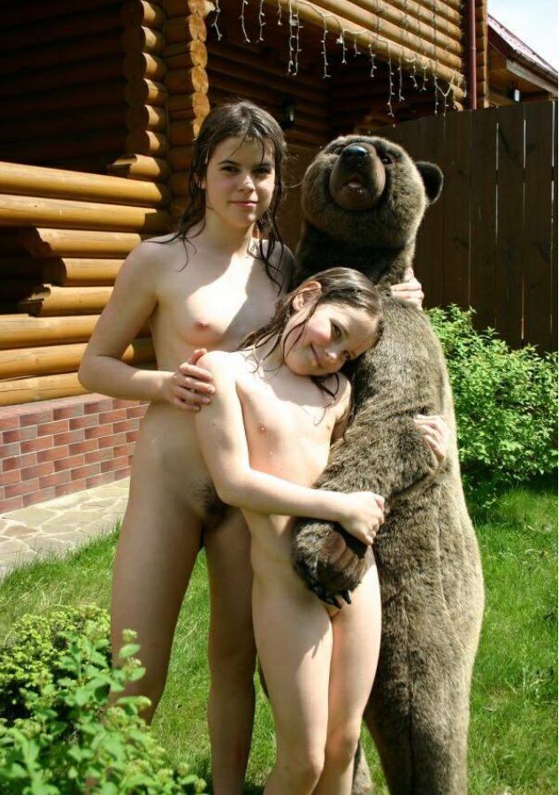 Family nudism - girls nudists and a bear | Russianbare