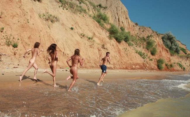 To spend one day to the companies of nudists of video | Russianbare