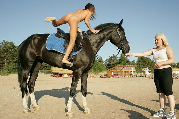 Young nudists learn to ride on horseback photo pure nudism | Russianbare